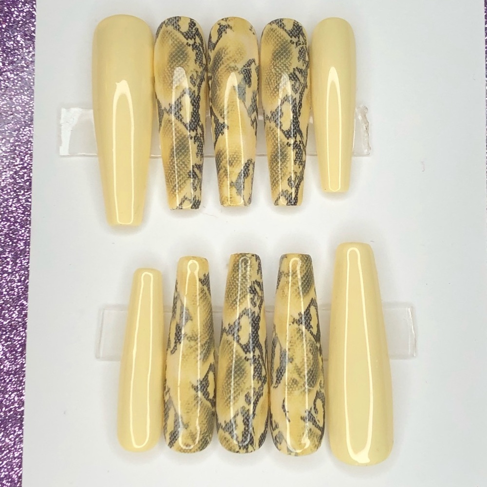 Press on nails